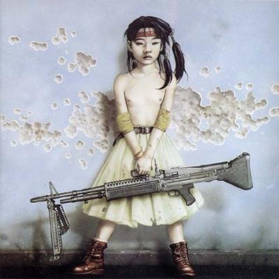 girl with mashinegun